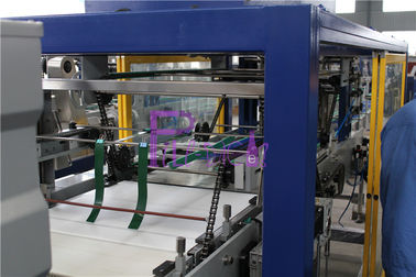 Automatische PLC-Flaschen-Verpackungsmaschine, 380V 50/60 Hz-Karton, der Maschine bildet