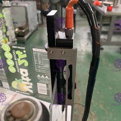 Getränk, das manuelle Flaschen-Etikettiermaschine für Flaschen, Schrumpftunnel verarbeitet