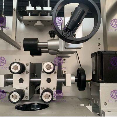 Doppelte treibende vier Blätter installierte Flaschen-Etikettiermaschine mit Panasonic-Fahrer