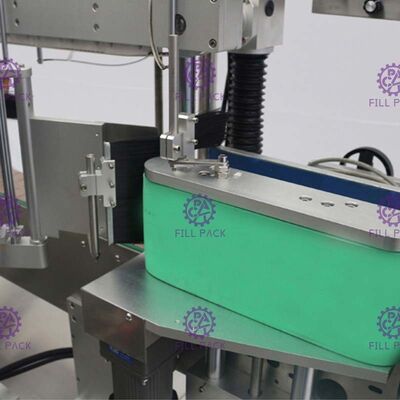 Doppeltes versah Aufkleber-Etikettiermaschine für Glasbierflasche-Genauigkeit +/- 1mm mit Seiten