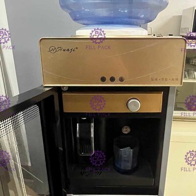 Boden 450W, der automatischen heißen und kalten trinkenden Wasserspender steht