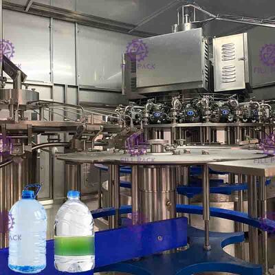 Hohe Kapazitäts-Trinkwasser-füllende Betriebsplastikflaschen-vertikale Füllmaschine