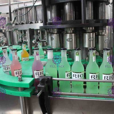 3 in 1 Monobloc Glasflaschen-gekohlter Getränk-Füllmaschine mit Zug Ring Cap