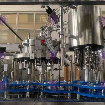 Flaschen-Füllmaschine-automatische mit einer Kappe bedeckende Ausrüstung 15000BPH des alkoholfreien Getränkes