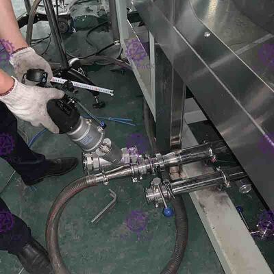 Schrauben Sie Fütterungsart Füllmaschine des Kolabaum-/Getränkedose/Dosenabfüllanlage Plc-Steuerung