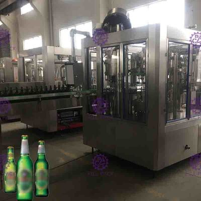 Bier-Füllmaschine-Getränkeflaschenreinigungs-füllende mit einer Kappe bedeckende Ausrüstung 2000BPH Full Auto