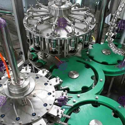 Kontakt SUS316 zerteilt Juice Filling Machine, der für das unterschiedliche Größenflaschenändern passend ist