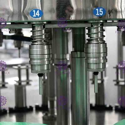Warmeinfüllen orange Juice Machine For Glass Jars 0.4Mpa 8000BPH mit Torsion weg von den Kappen