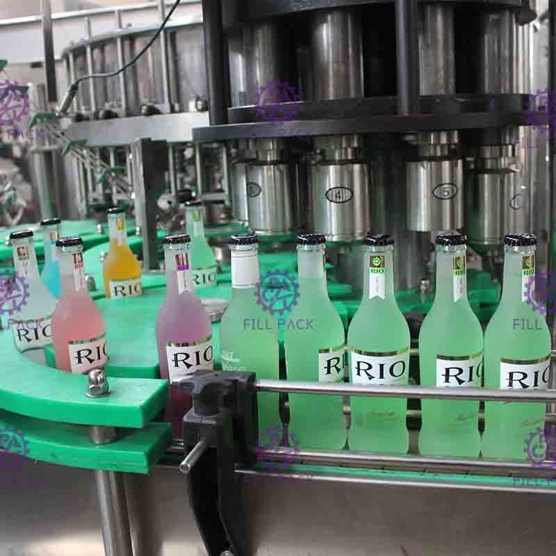 3 in 1 Monobloc Glasflaschen-gekohlter Getränk-Füllmaschine mit Zug Ring Cap