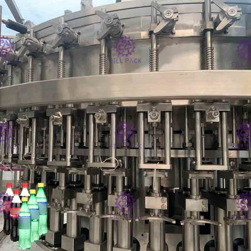 STREICHELN Sie Plastikglas 3 in 1 Monobloc Kolabaum-Flaschen-Füllmaschine des alkoholfreien Getränkes/in Ausrüstung/in Linie/in Anlage/in System