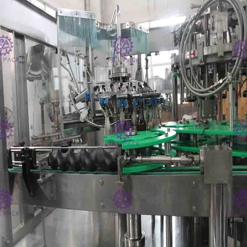 3 in 1 Glasflaschen-Bier-waschender füllender Dichtungs-Maschine, Flaschen-Bier-füllende Linie