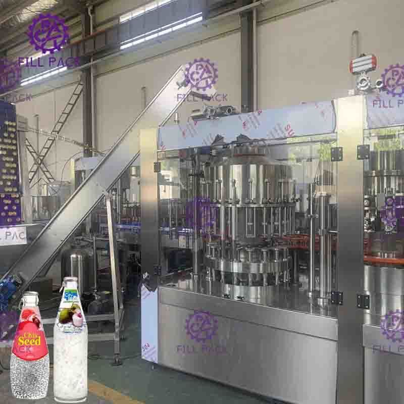 Vollautomatische Monoblock-Warmeinfüllen-Maschinen-Fruchtsaft-Verarbeitungs-Ausrüstung 0.3L - 2L