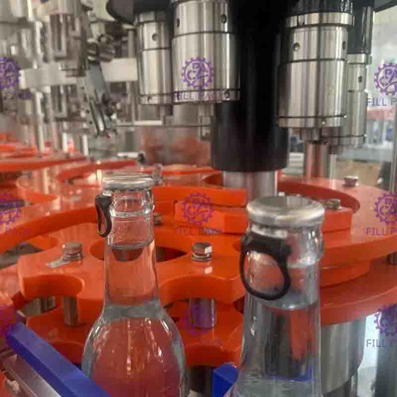 Automatische 3 in 1 Massen-Körnchen orange Juice Beverage Filling Equipment mit Zug Ring Cap